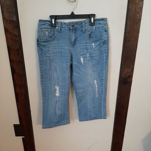 Women's Fashion Bug Jean Capris 6.